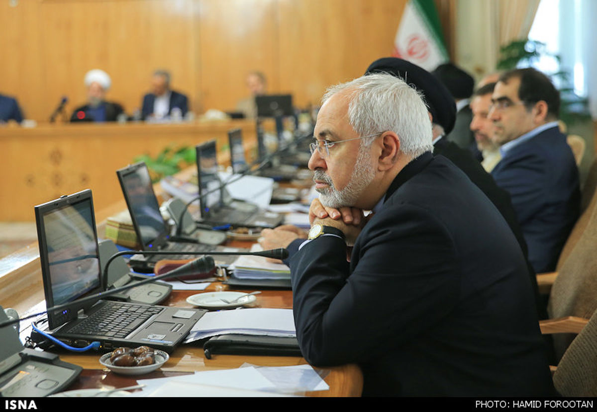 تصاویر:ظریف و صالحی درجلسه هیات دولت