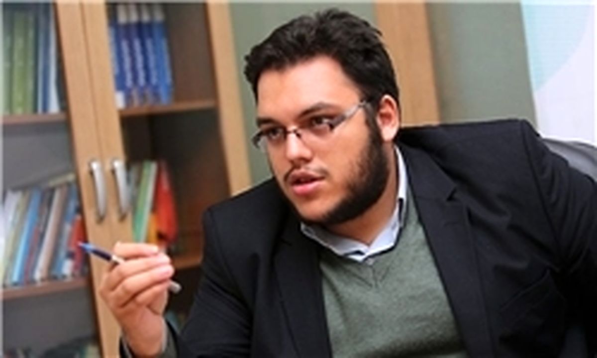 لاریجانی برای آینده سیاسی خود باید از روحانی عبور کند