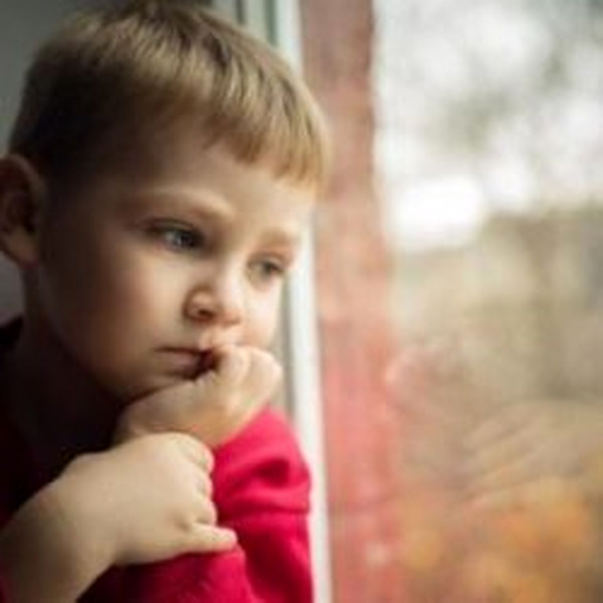 با علائم اوتیسم در کودکان بیشتر آشنا شوید