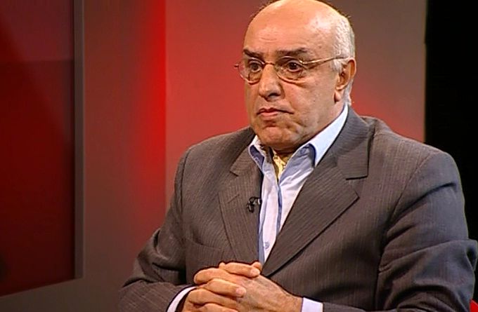 پروفسور مجتهدزاده: حرف‌های روحانی ارزش شنیدن هم ندارد