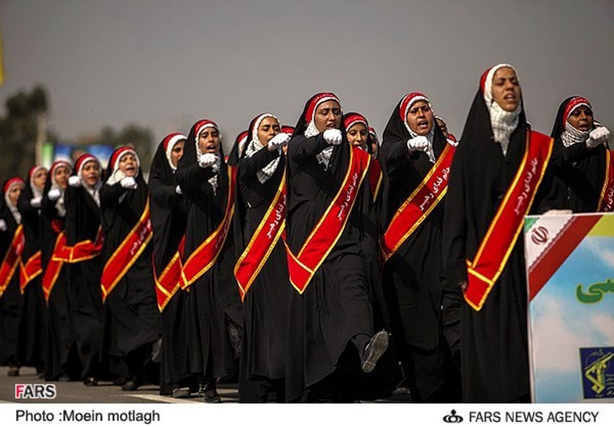 حضور زنان در رژه/عکس