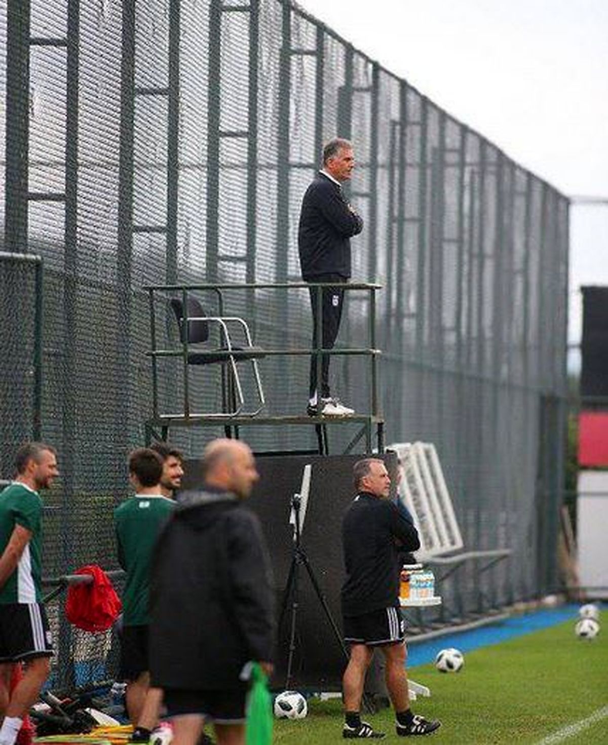 عکس: نظارت عجیب کی‌روش در تمرین تیم ملی