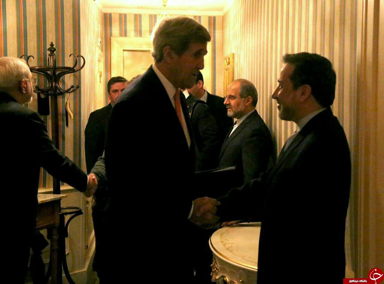 عراقچی و جان کری با هم دست دادند+عکس