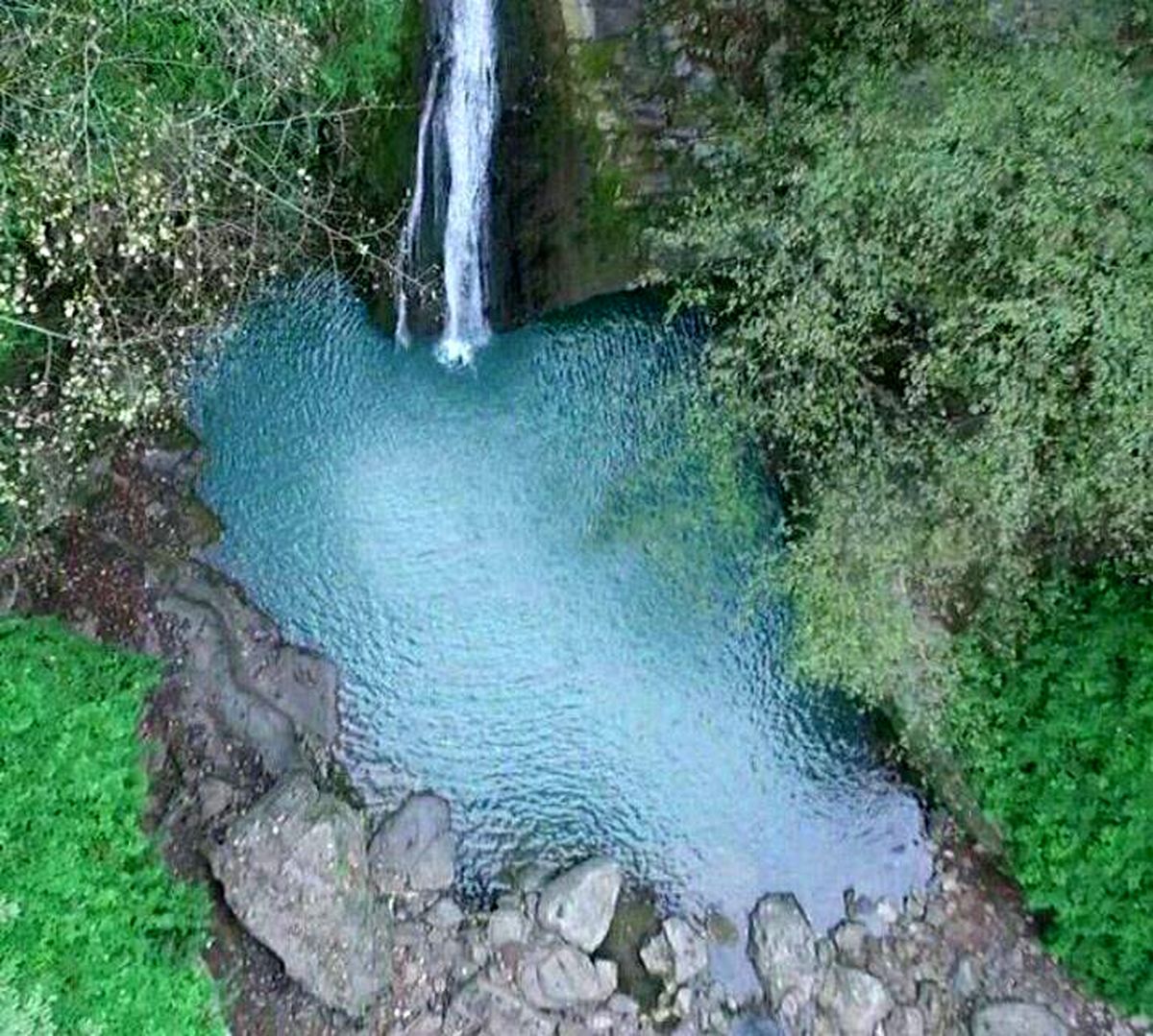 تصویر جالبی از یک آبشار به شکل نقشه ایران