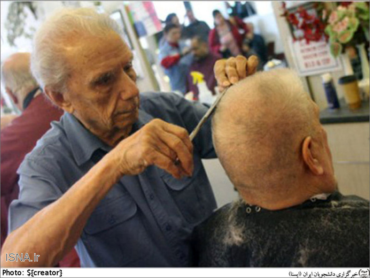 پيرترين آرايشگر جهان گينسي شد /عکس