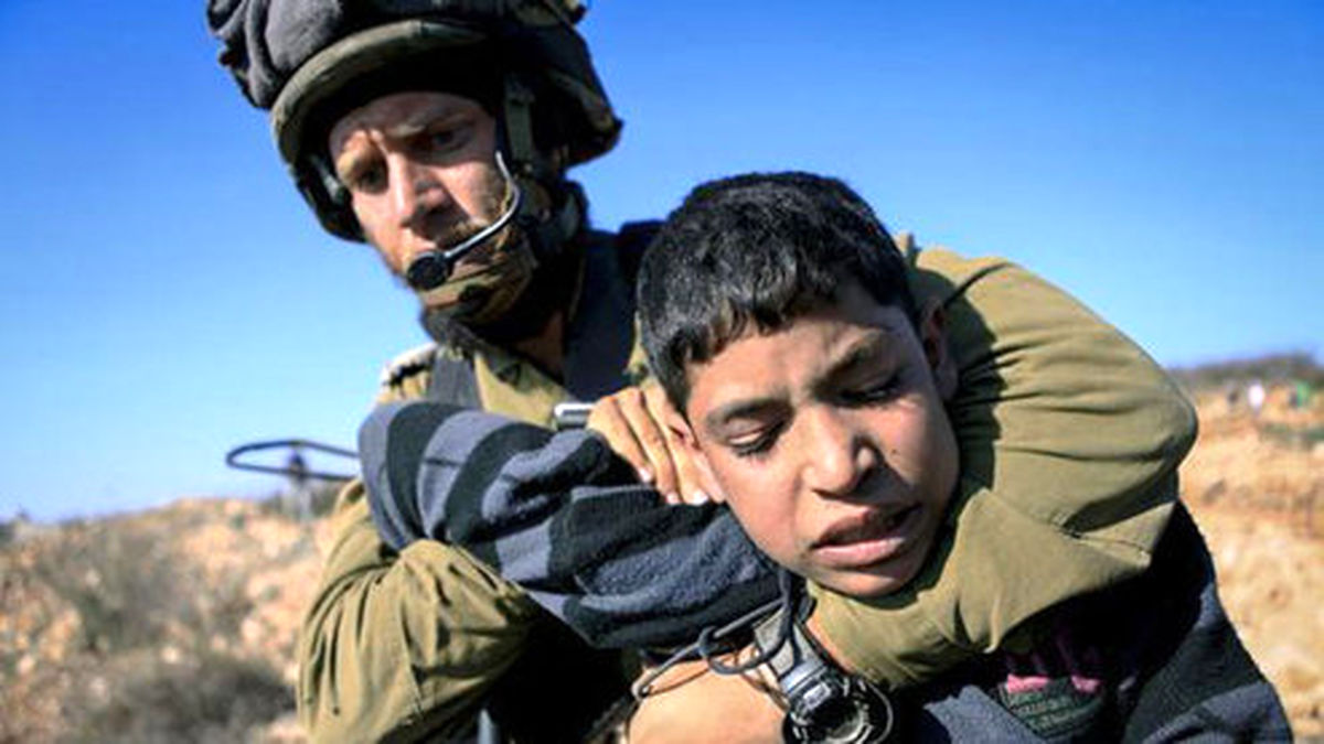 وحشیگری مأمورین اسرائیلی در دستگیری یک مرد فلسطینی +فیلم