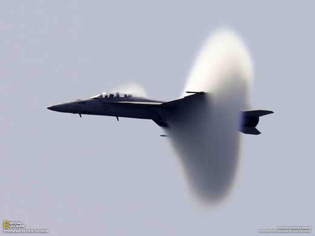 مانور زیبای شکستن دیوار صوتی/ عکس