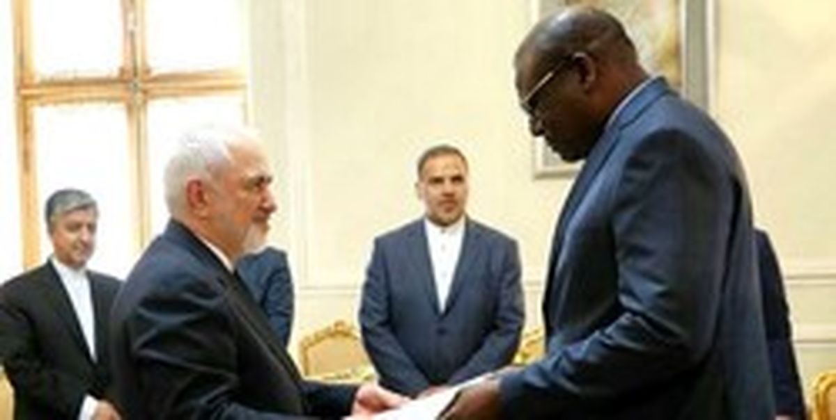 سفیر جدید سنگال رونوشت استوارنامه خود را تقدیم ظریف کرد