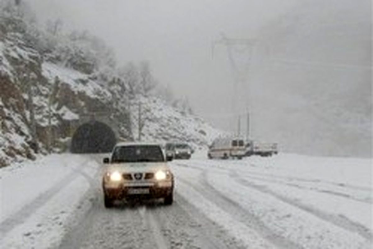 امشب تهران برف می‌بارد