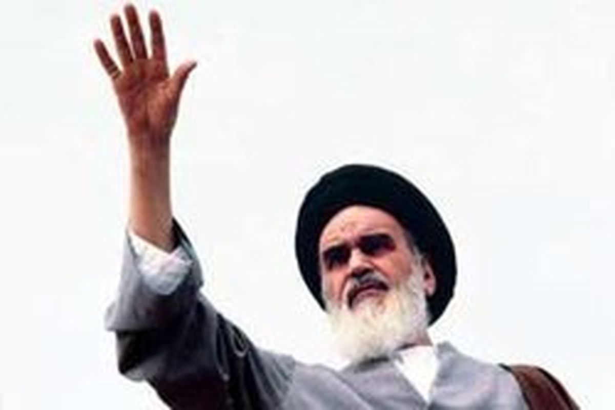 امام خود را خادم ملت و همراه پابرهنگان میدانست