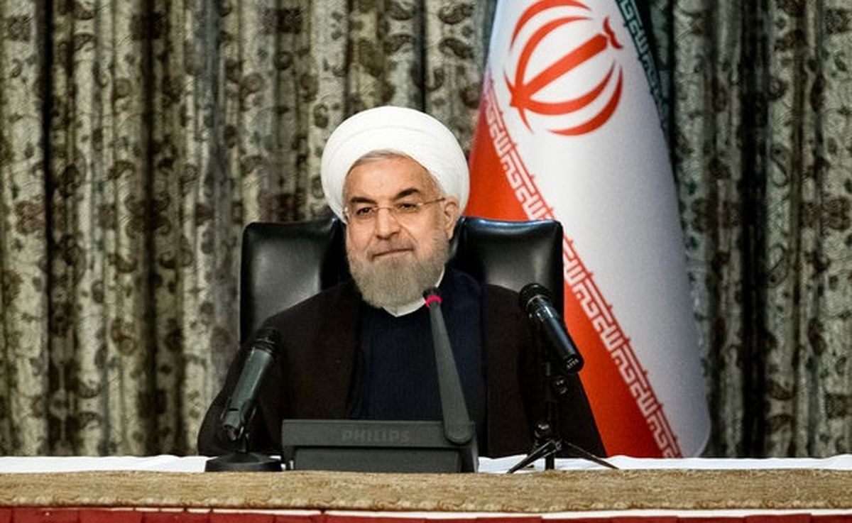 وقتی رئیس جمهور از اقتصاد به سیاست پناه می برد!/ هدف روحانی از سخنان غیرحقوقی چیست؟