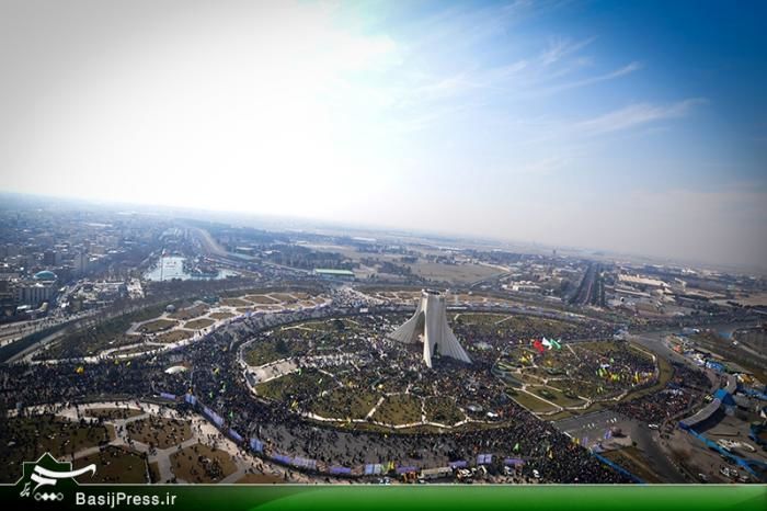 تماشای راهپیمایی از آسمان تهران