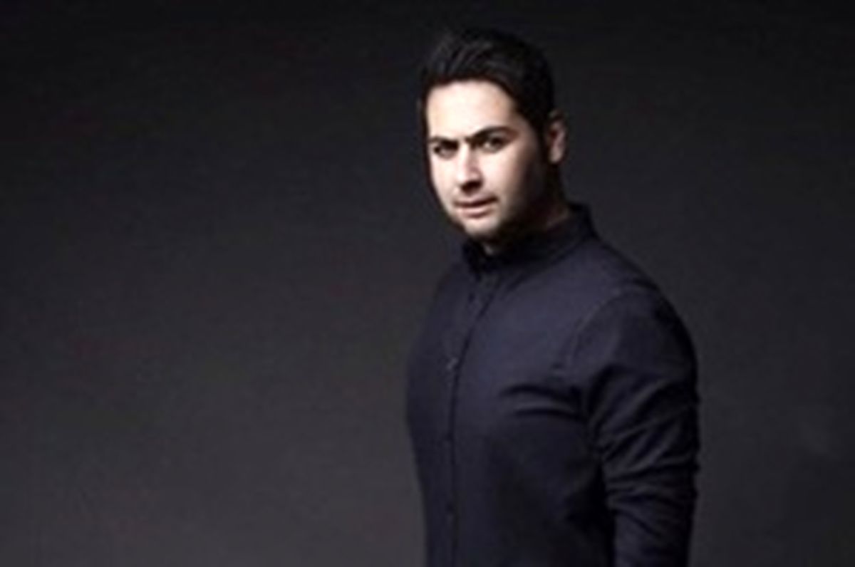 خواننده پاپ با گربه روی صحنه رفت +عکس