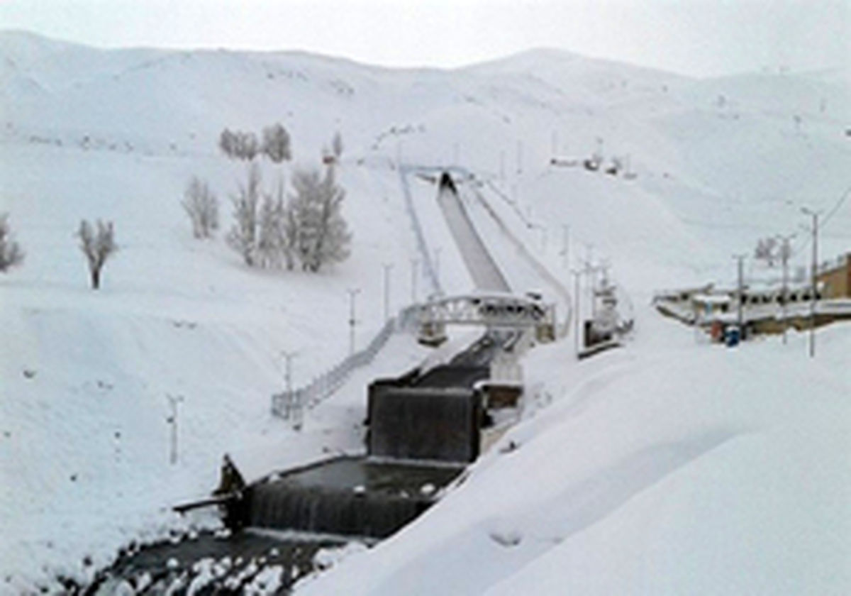 برف مدارس کوهرنگ را تعطیل کرد