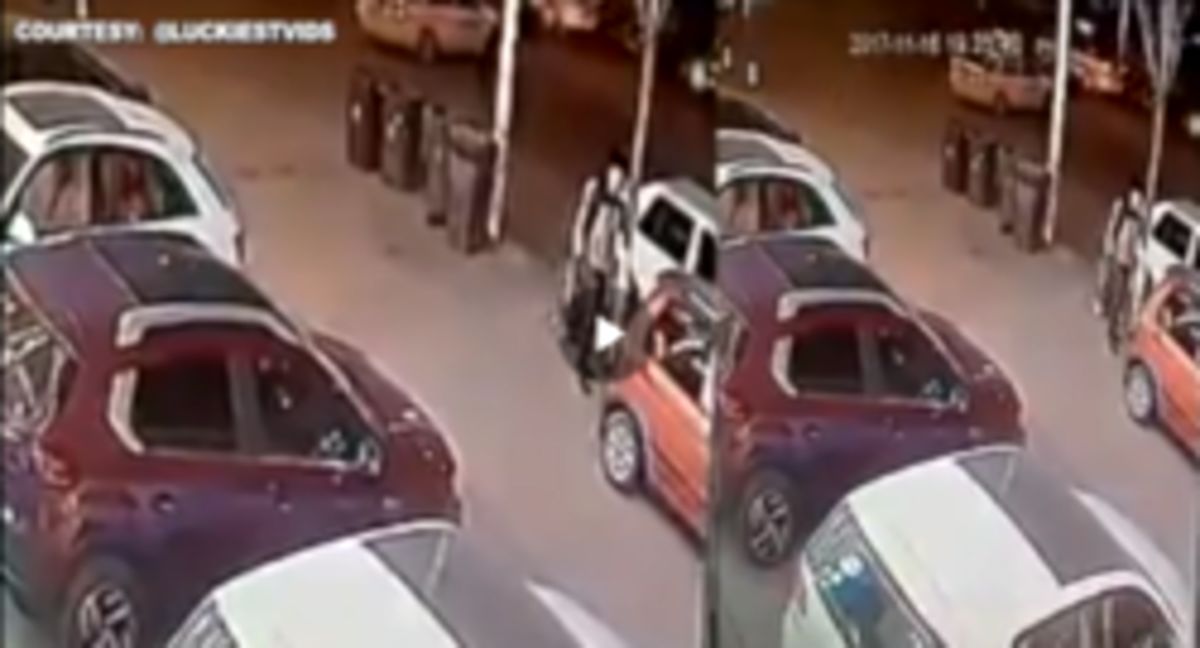 خوش شانسی باورنکردنی عابر پیاده درکنار خیابان! +فیلم