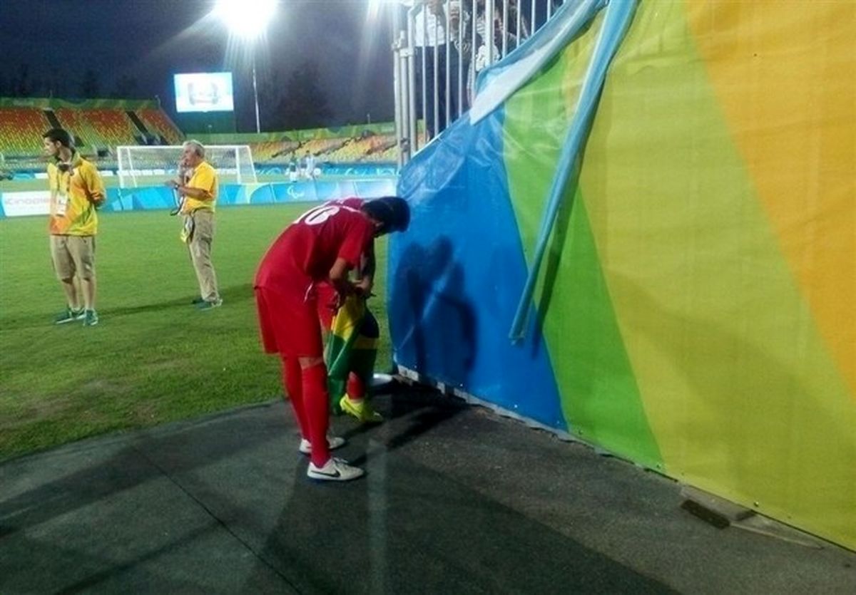 امضا گرفتن برزیلی‌ها از اعضای تیم ایران +تصاویر