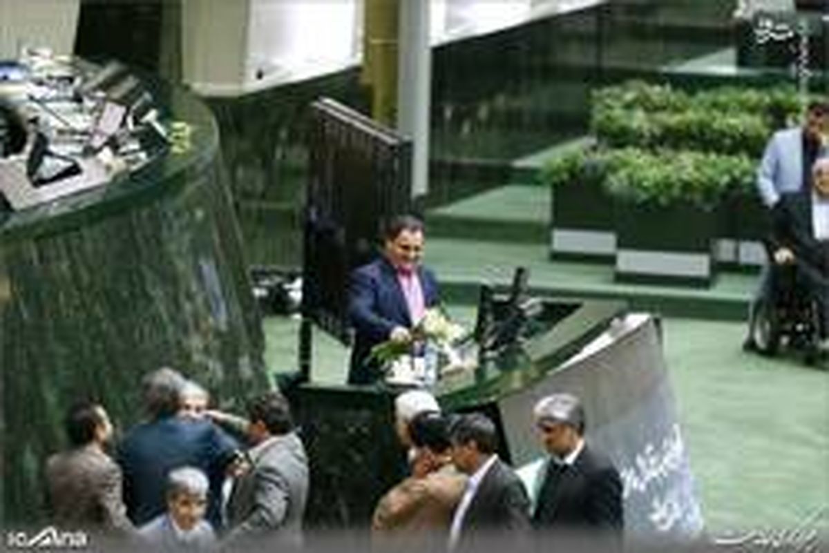 تصاویر: اقدام جالب نماینده کازرون در مجلس