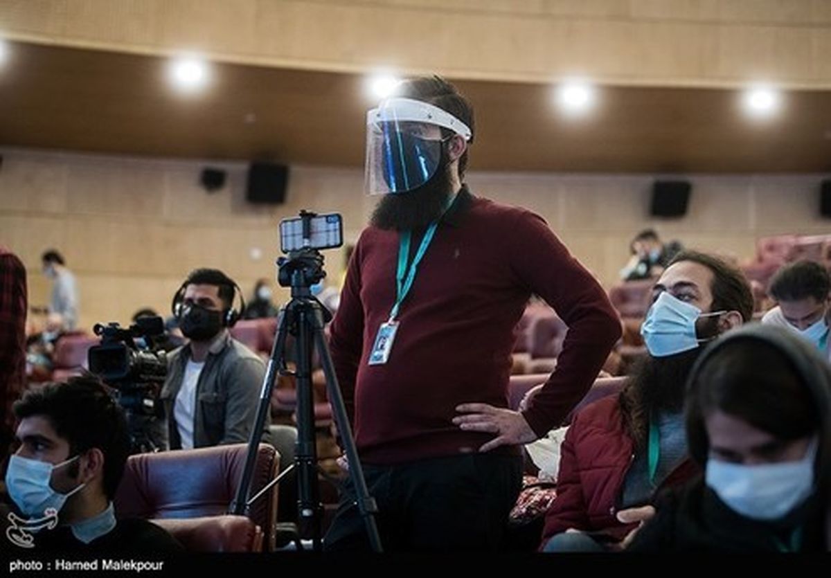 پوشش خبرنگار جشنواره فیلم فجر سوژه شد +عکس