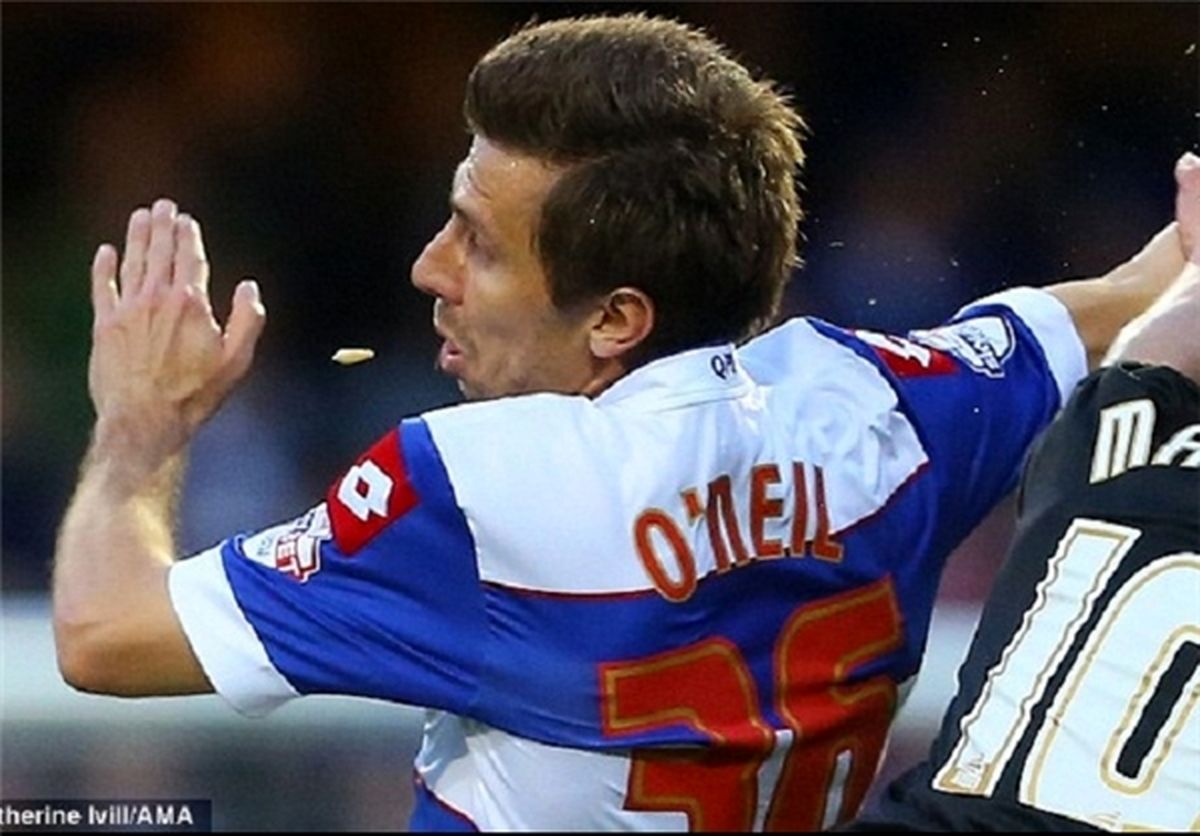 کنده‌شدن دندان‌‌بازیکن دروسط ‌بازی/عکس