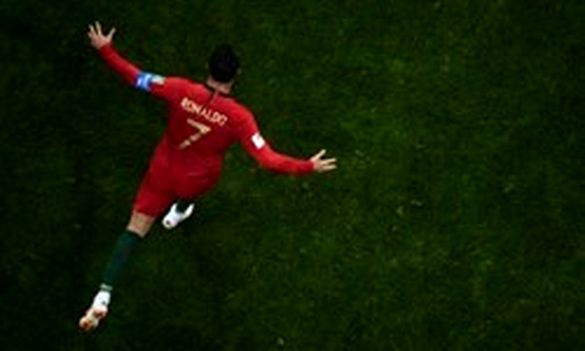 رونالدو چند گل با علی دایی فاصله دارد؟ +عکس