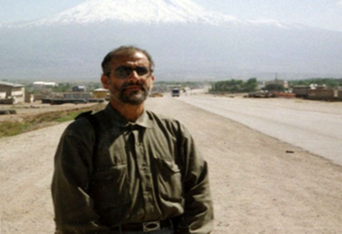 حضور رهبر انقلاب در منزل شهید مدافع حرم سردار سمایی +عکس