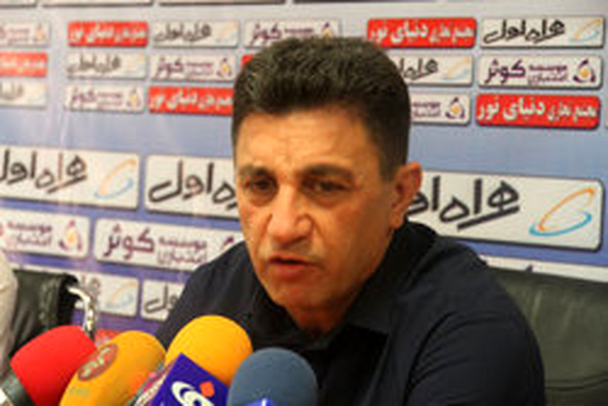 قلعهنویی: ۱۰ سال است آقایان با من مشکل دارند