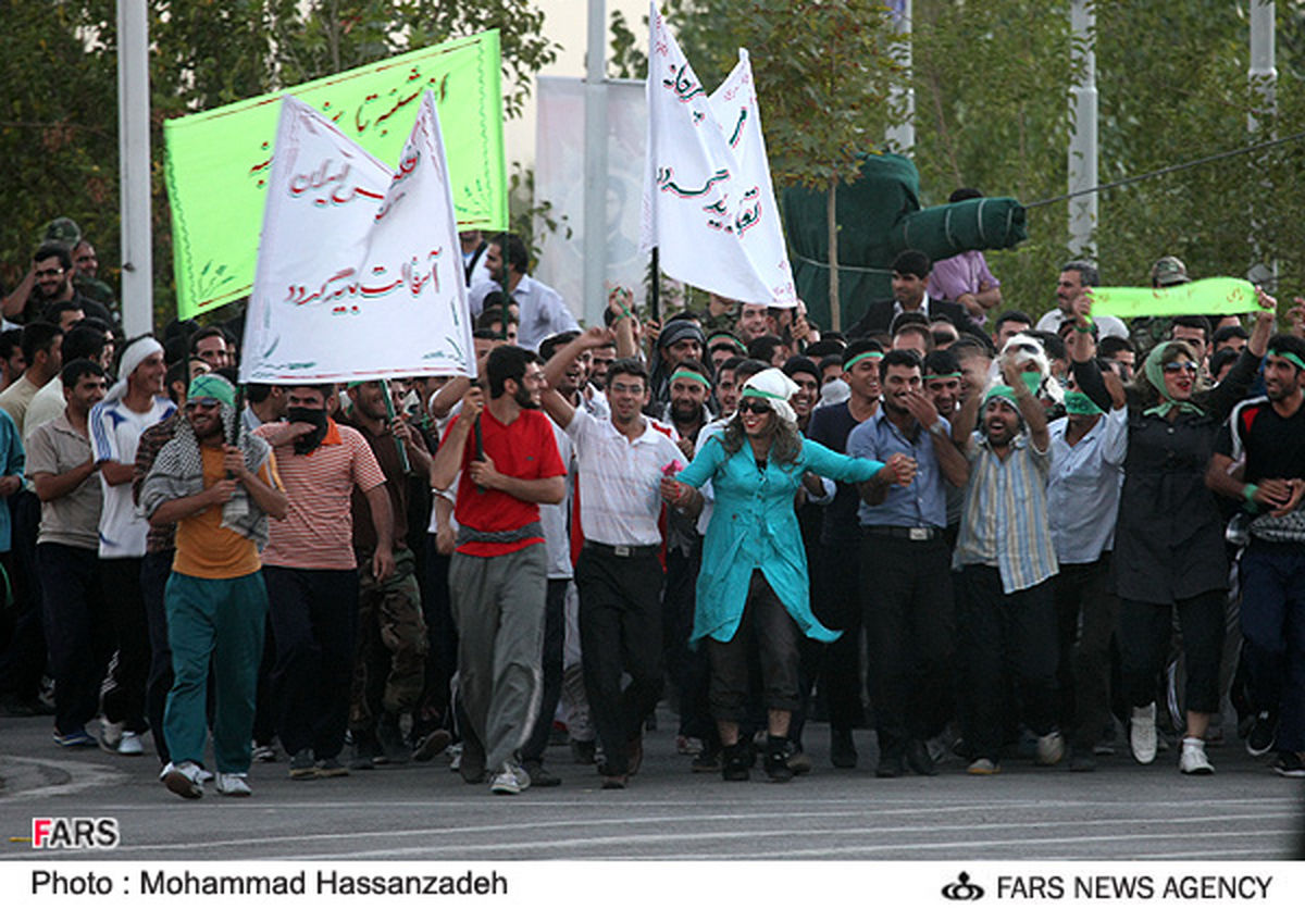تصاویر بامزه از بازسازی آشوبهای خیابانی
