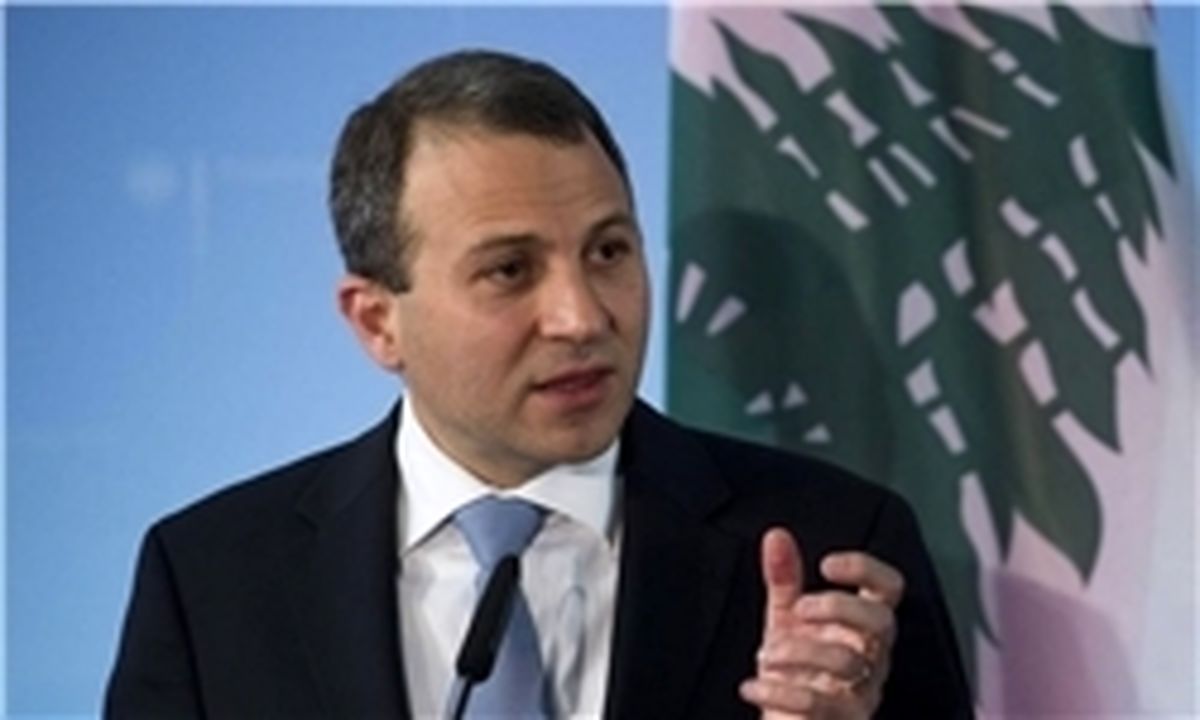 وزیر خارجه لبنان با ماکرون دیدار میکند