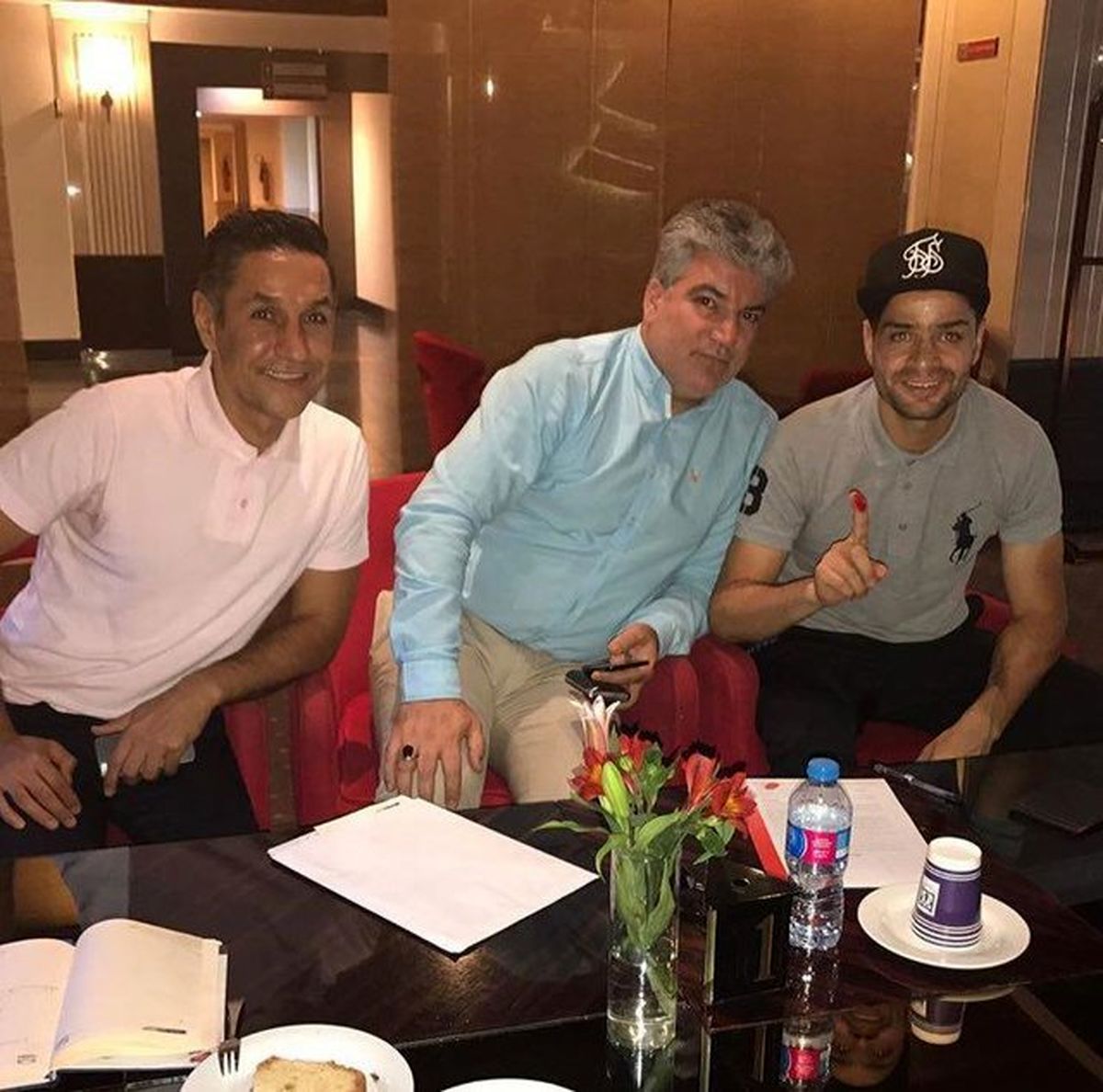 کامیابینیا با پرسپولیس تمدید کرد +عکس