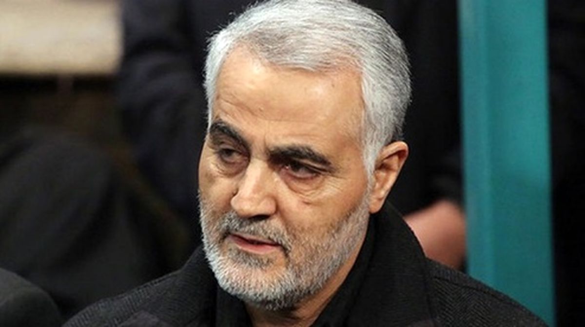 مداحی زیبای حاج قاسم در مسجد روستای پدری +فیلم