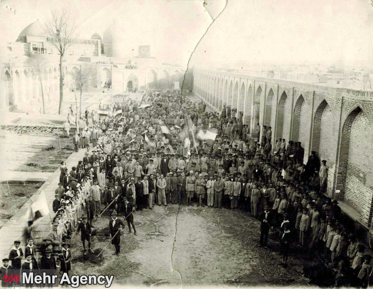 عکس قدیمی از مراسم جشن درختکاری