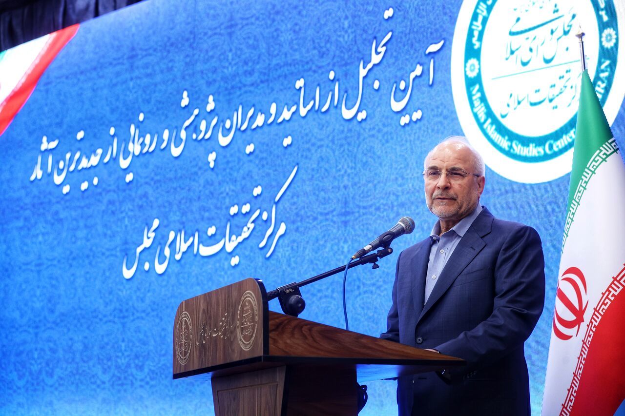 جهاد «تولید فکر نو» جهادی مقدس است/باید بتوانیم گرهها و مشکلات را تبدیل به مسأله و در ادامه آن را حل کنیم