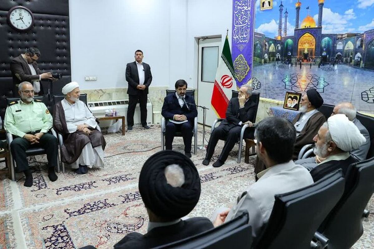 رییس جمهور با تولیت حرم حضرت فاطمه معصومه (س) دیدار کرد