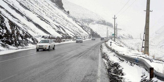  آخرین وضعیت جوی جاده‌ها/برف و باران در جاده‌های ۱۵ استان