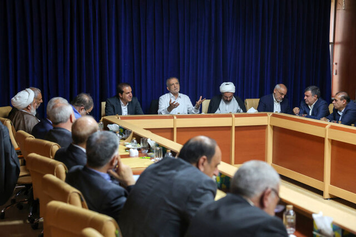 پزشکیان: امروز با تکیه بر مشارکت مردم در حال تکمیل کاستی‌ها در عرصه نظام آموزشی هستیم