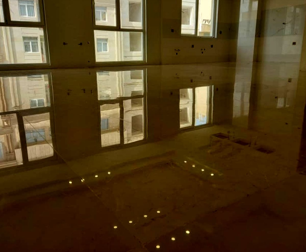 راهنمای کامل کفسابی درخشان، نماشویی مدرن، و پیچ و رولپلاک نمای ساختمان 