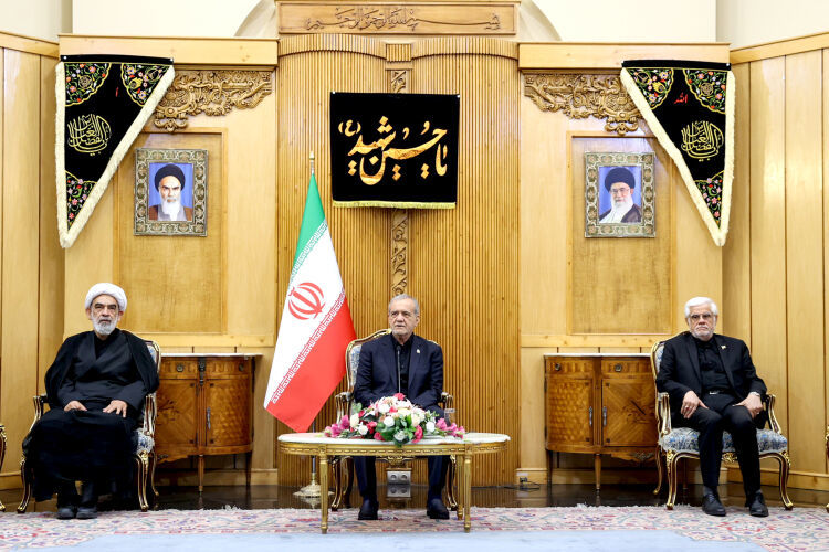 پزشکیان: روابط اقتصادی ایران و پاکستان تقویت می‌شود / گفت‌وگوهای امنیتی با پاکستان انجام می‌گیرد