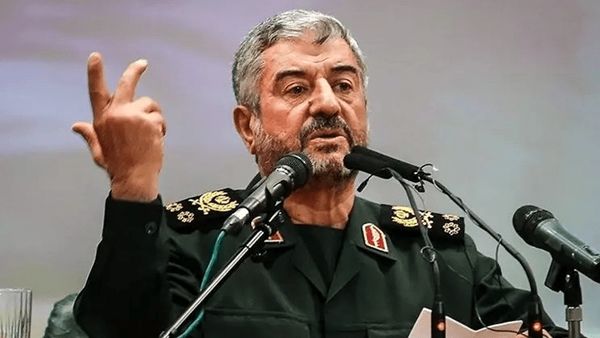 سرلشکر جعفری: بهاندازه کافی موشک با بردهای مختلف داریم