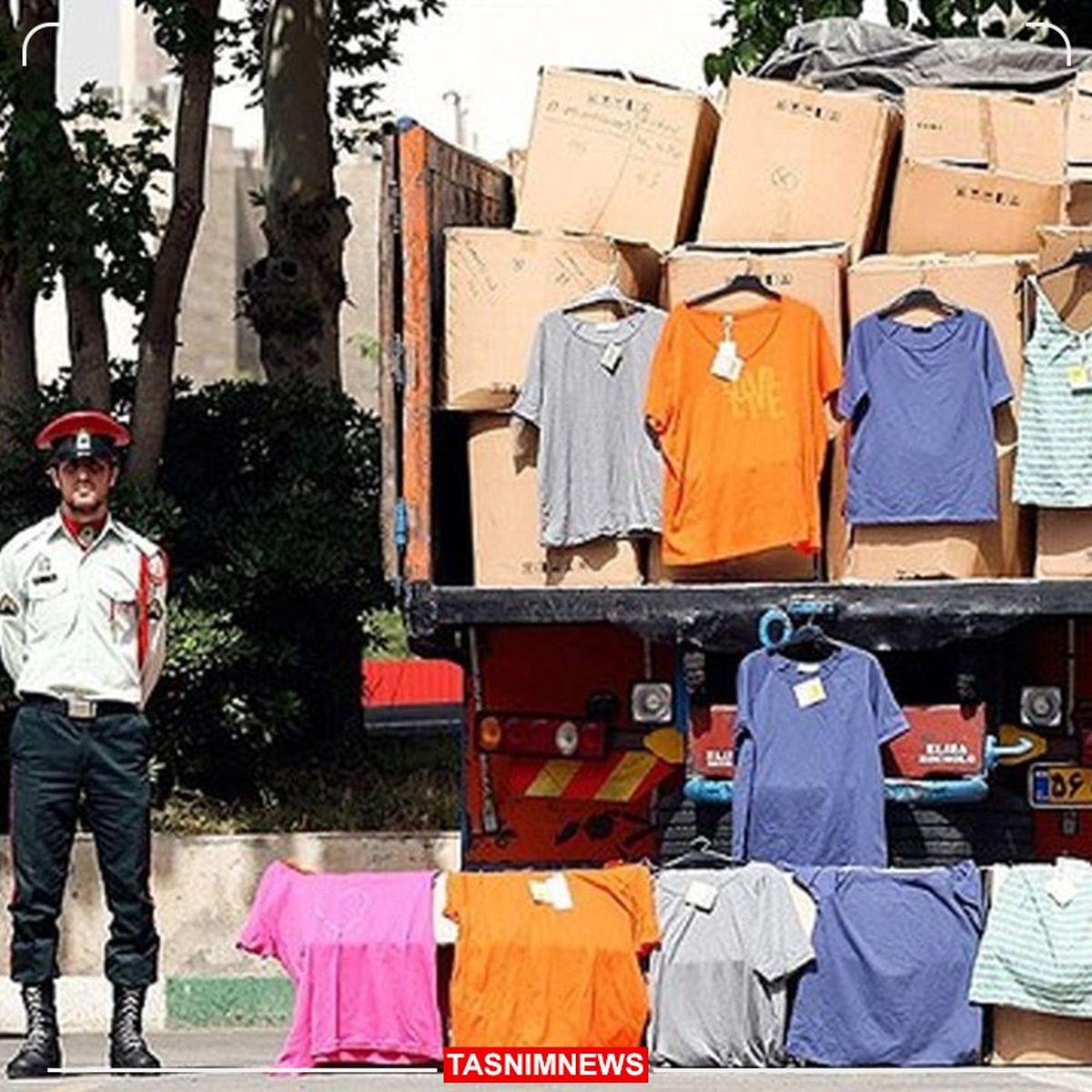 کشف ۱۶ هزار لباس قاچاق از انباری در بازار تهران