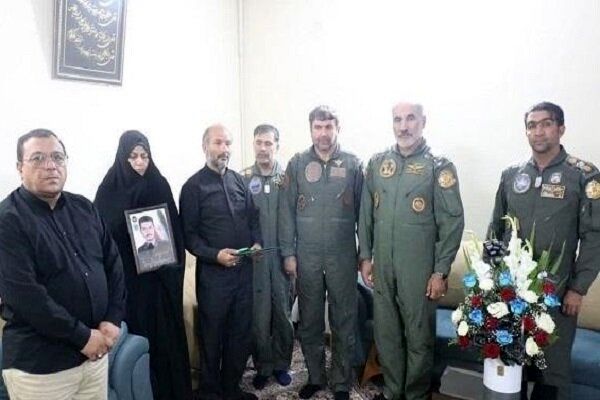 فرمانده هوانیروز ارتش: خانوادههای شهدای جنگ تحمیلی ۱۲ روزه در اقتدار کشور شریک هستند