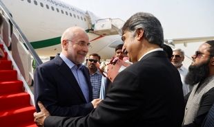 استقبال از قالیباف در بدو ورود به فرودگاه کراچی