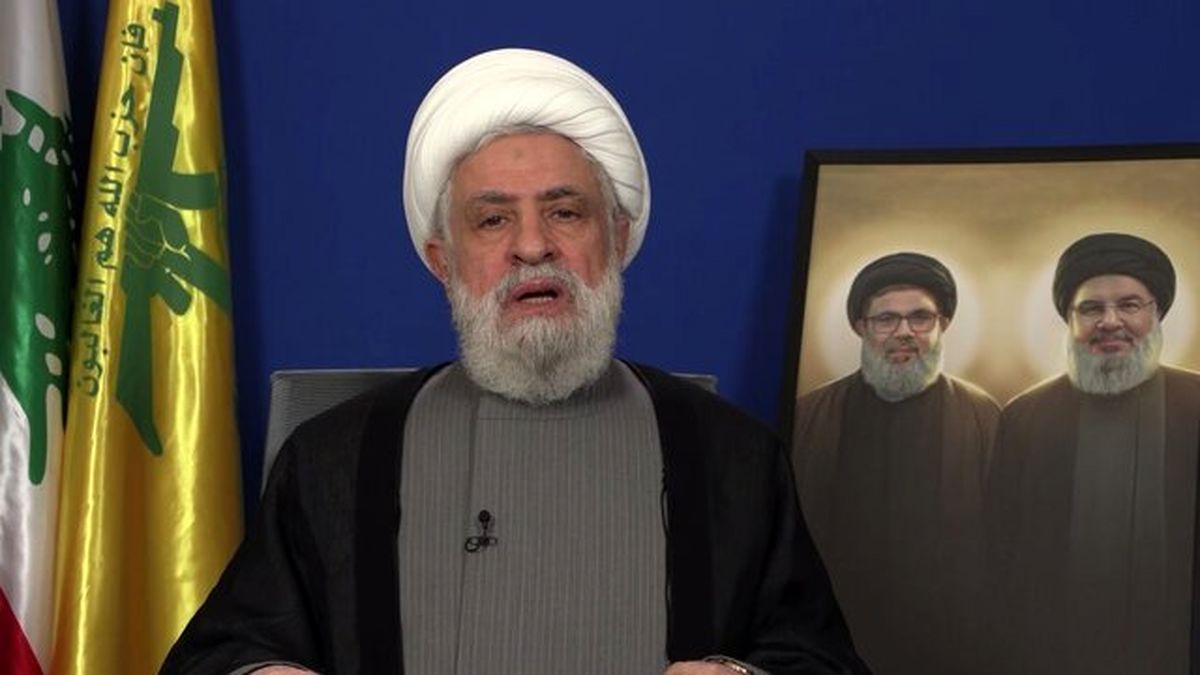 شیخ نعیم قاسم: با دشمن به عنوان یک تهدید استراتژیک برای منطقه مقابله میکنیم