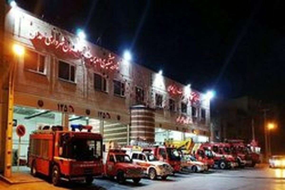 سقوط ۸ درخت به دلیل وزش باد شدید در مشهد