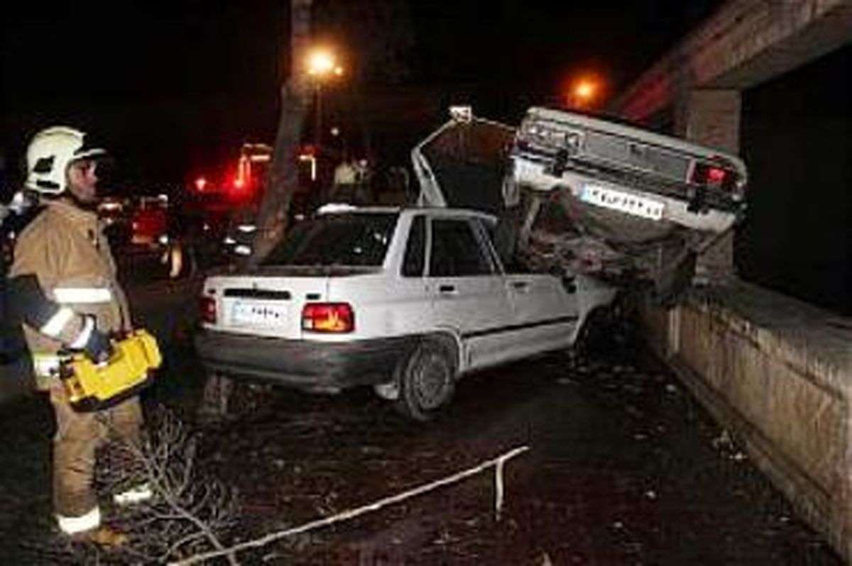 فرود عجیب پیکان بر روی سقف پراید/عکس