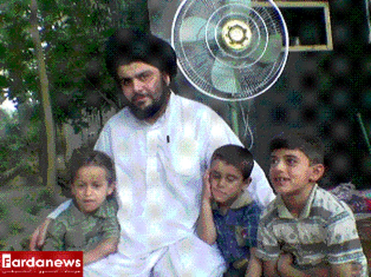 عکس: مقتدی صدر در کنار کودکان