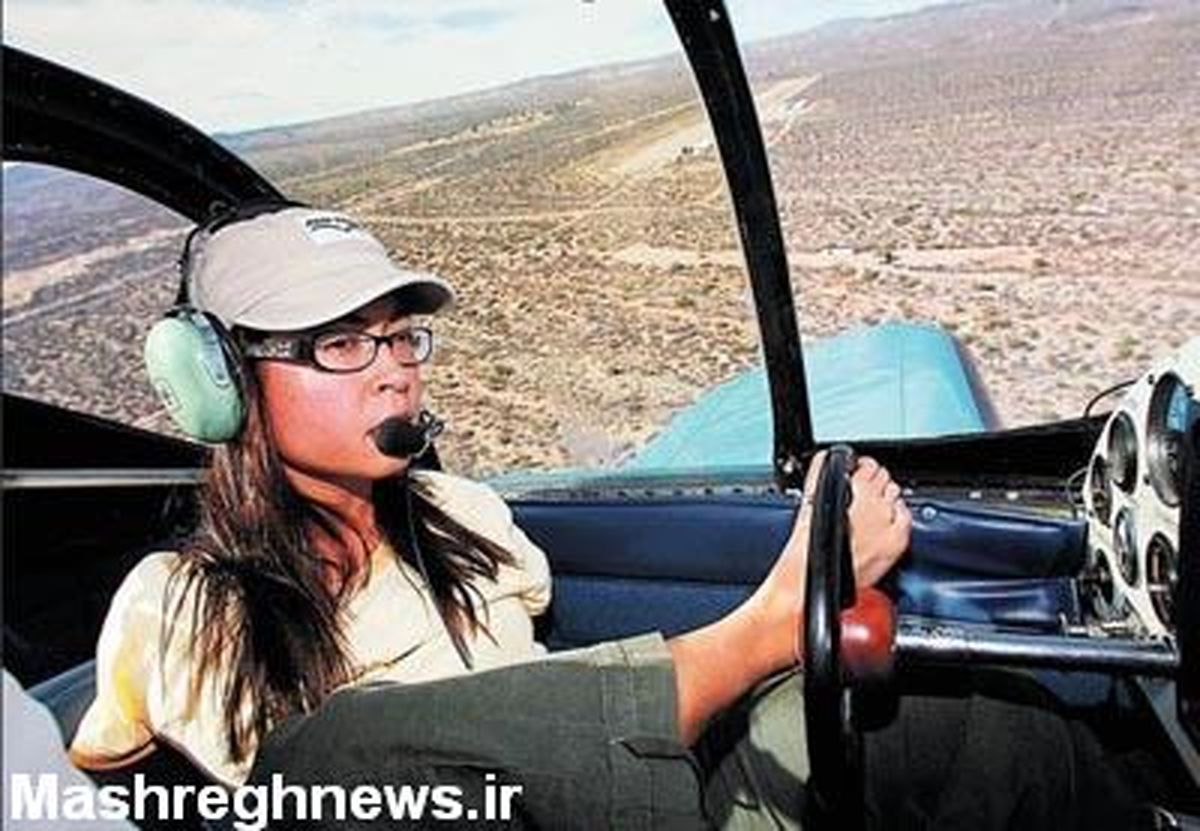 عکس/ دختر خلبان بدون دست