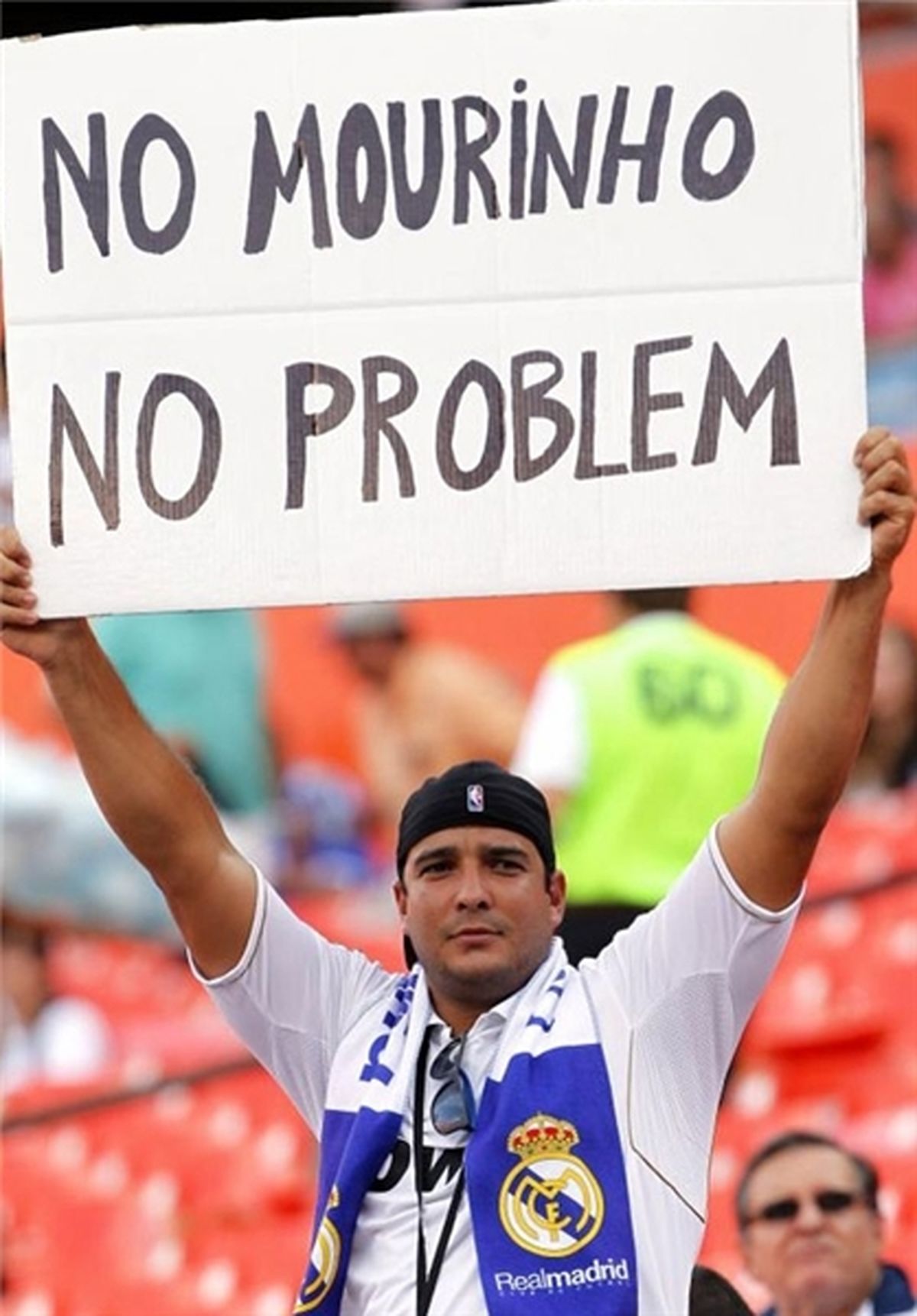 پلاکارد معنادار علیه آقای خاص/عکس