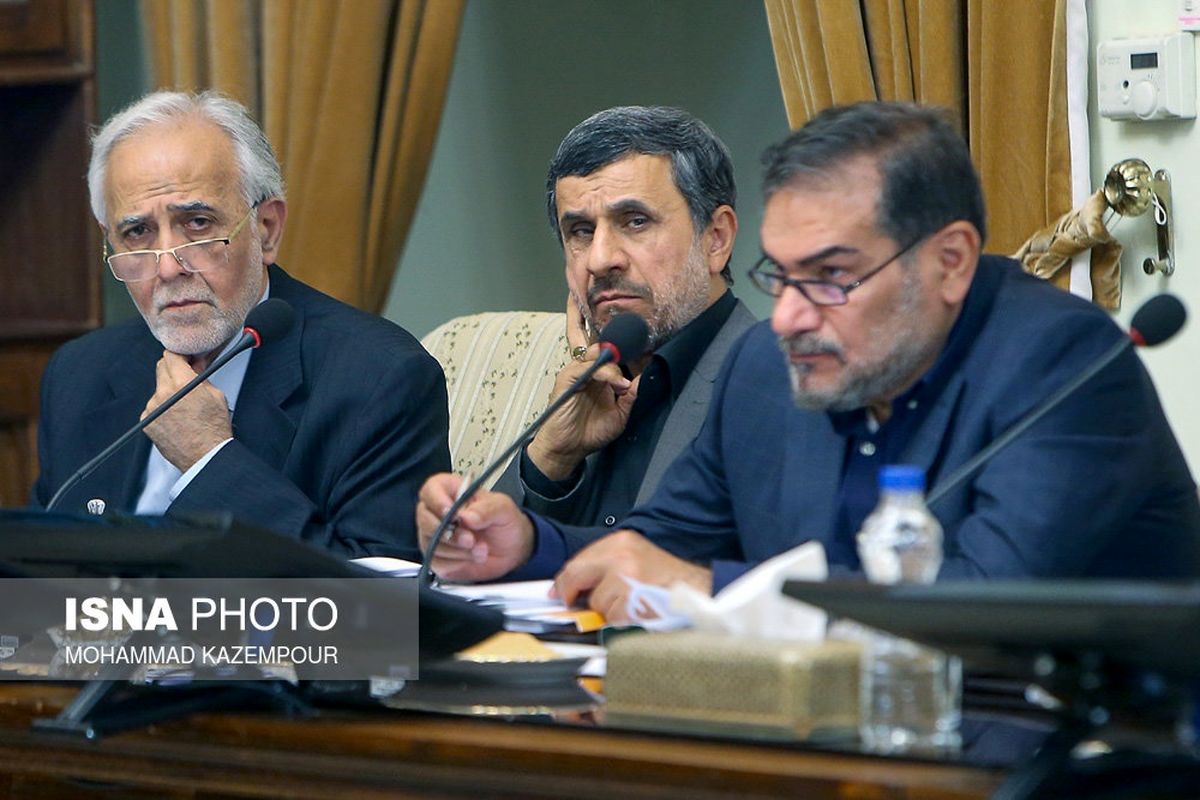 عکس: احمدینژاد سه روز پس از فوت برادرش