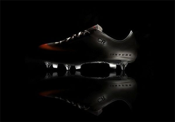 کفش‌های جدید رونالدو / عکس