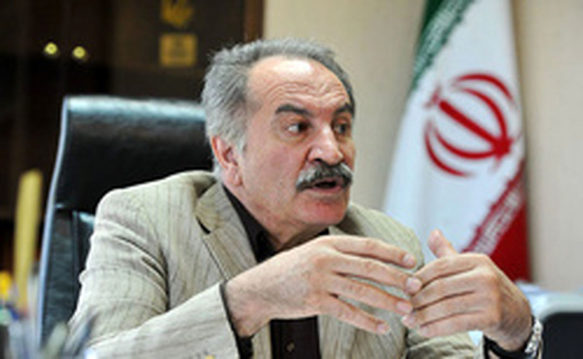 قیمت‌گذاری کالا‌ها با دلار ۴۲۰۰ تومانی یعنی ایجاد لانه رانت و فساد